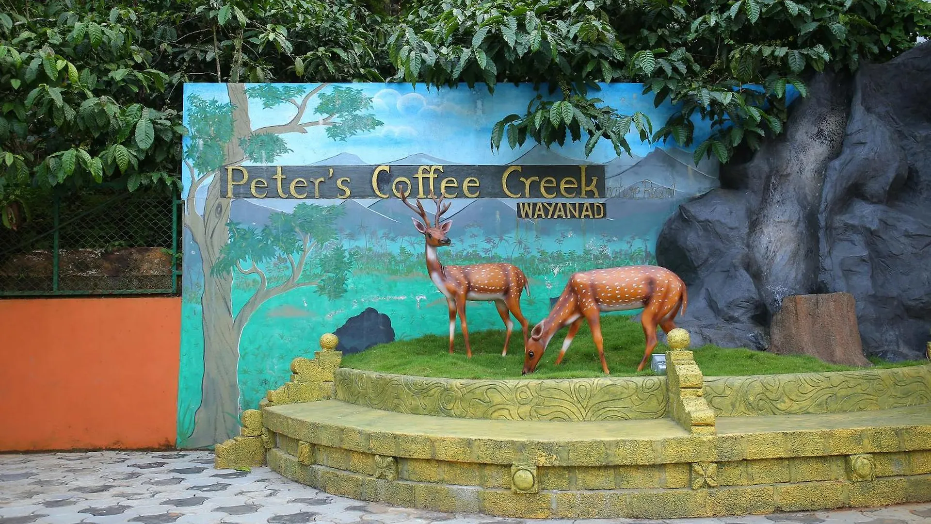 Peters Coffee Creek Resort Vajanad