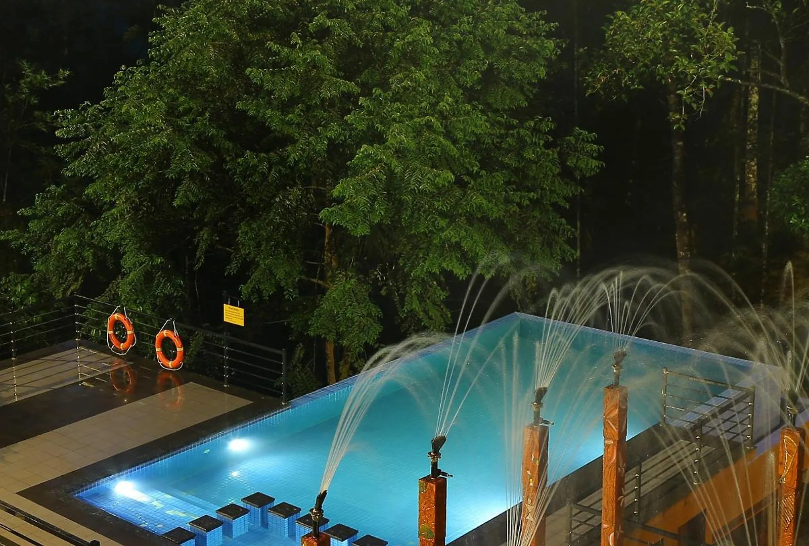 Peters Coffee Creek Resort Vajanad