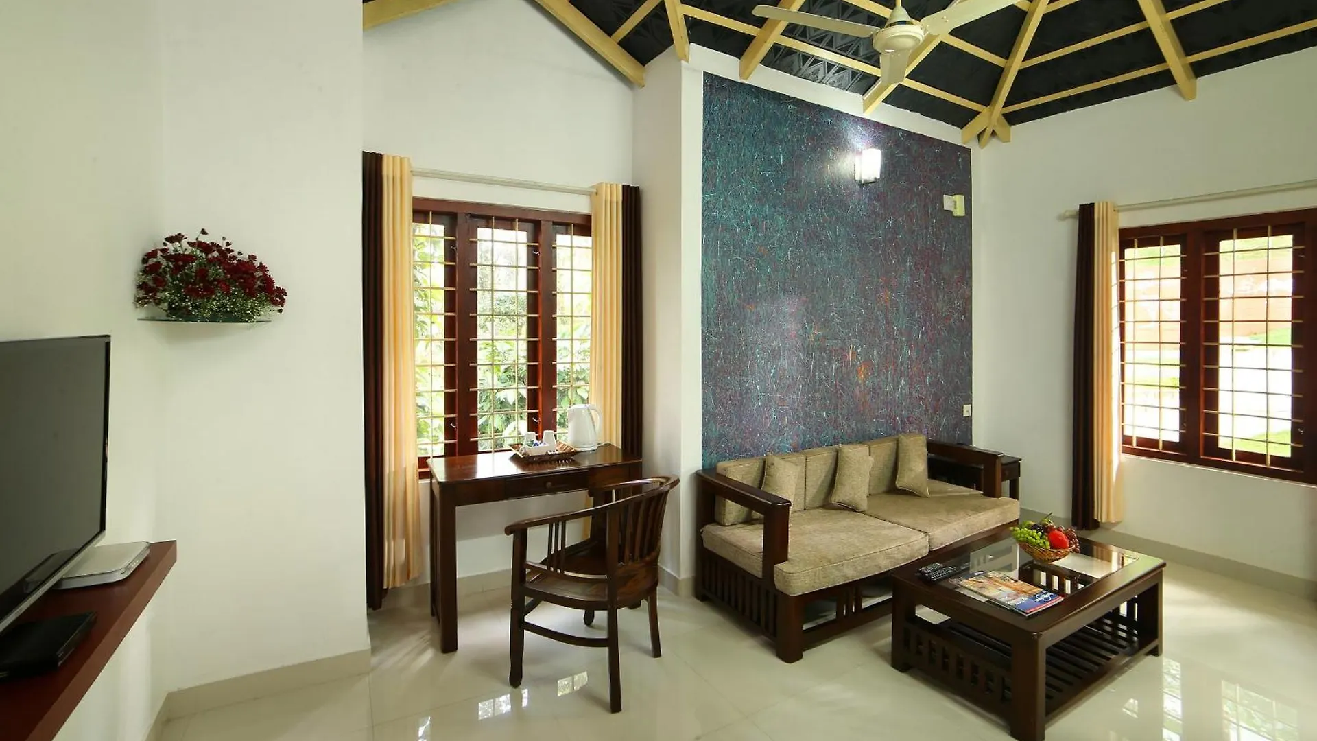 Peters Coffee Creek Resort Vajanad